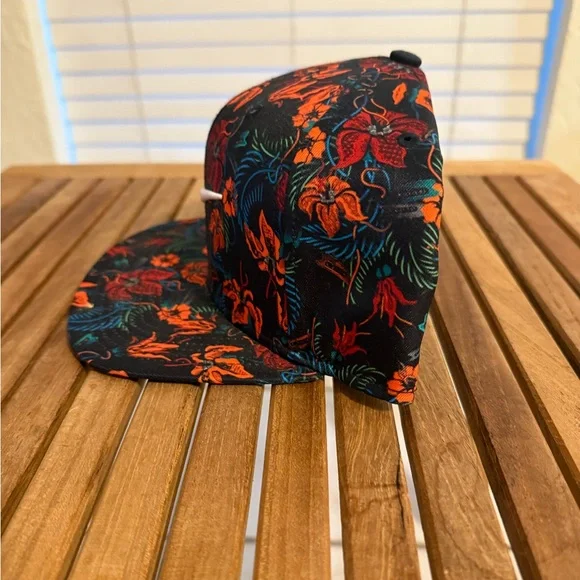 NWOT Nike Tropical Snapback - Picture 2 of 4